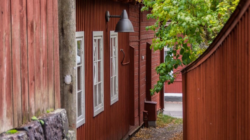 Gr&auml;nd med hus.