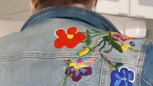 Broderad jeansjacka